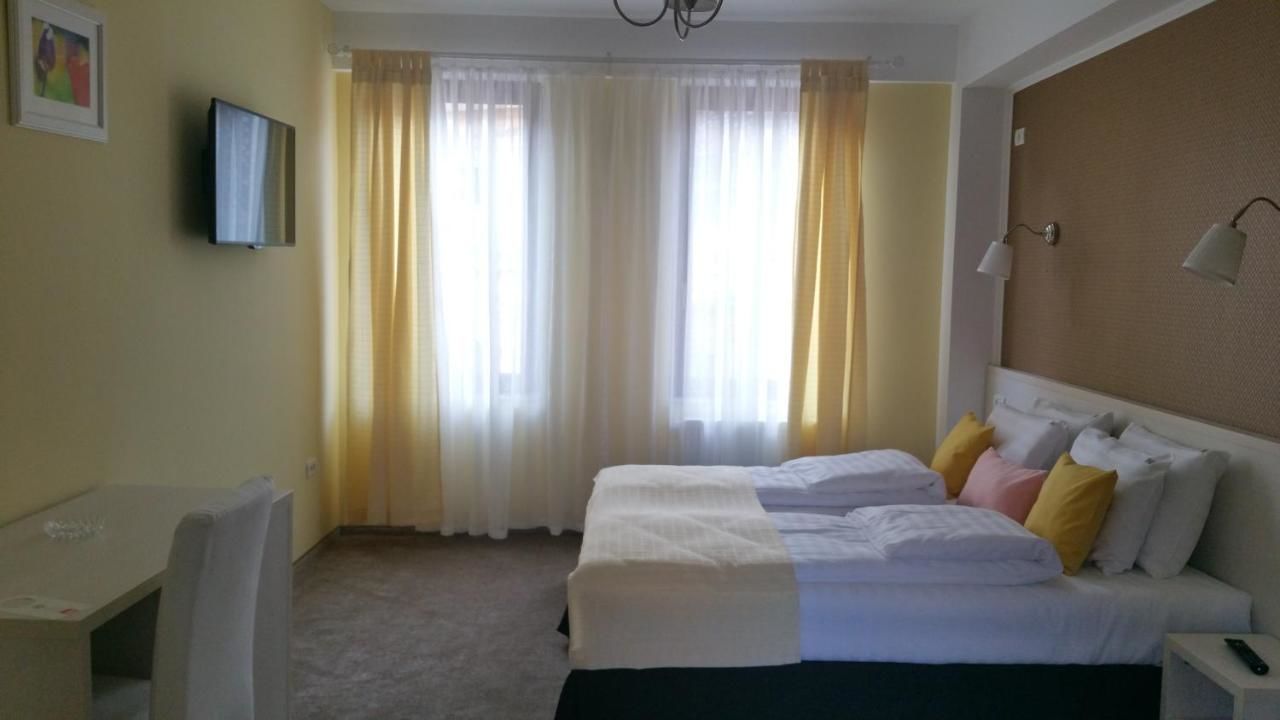 Гостевой дом Pensiunea Holiday Villa Брашов-39