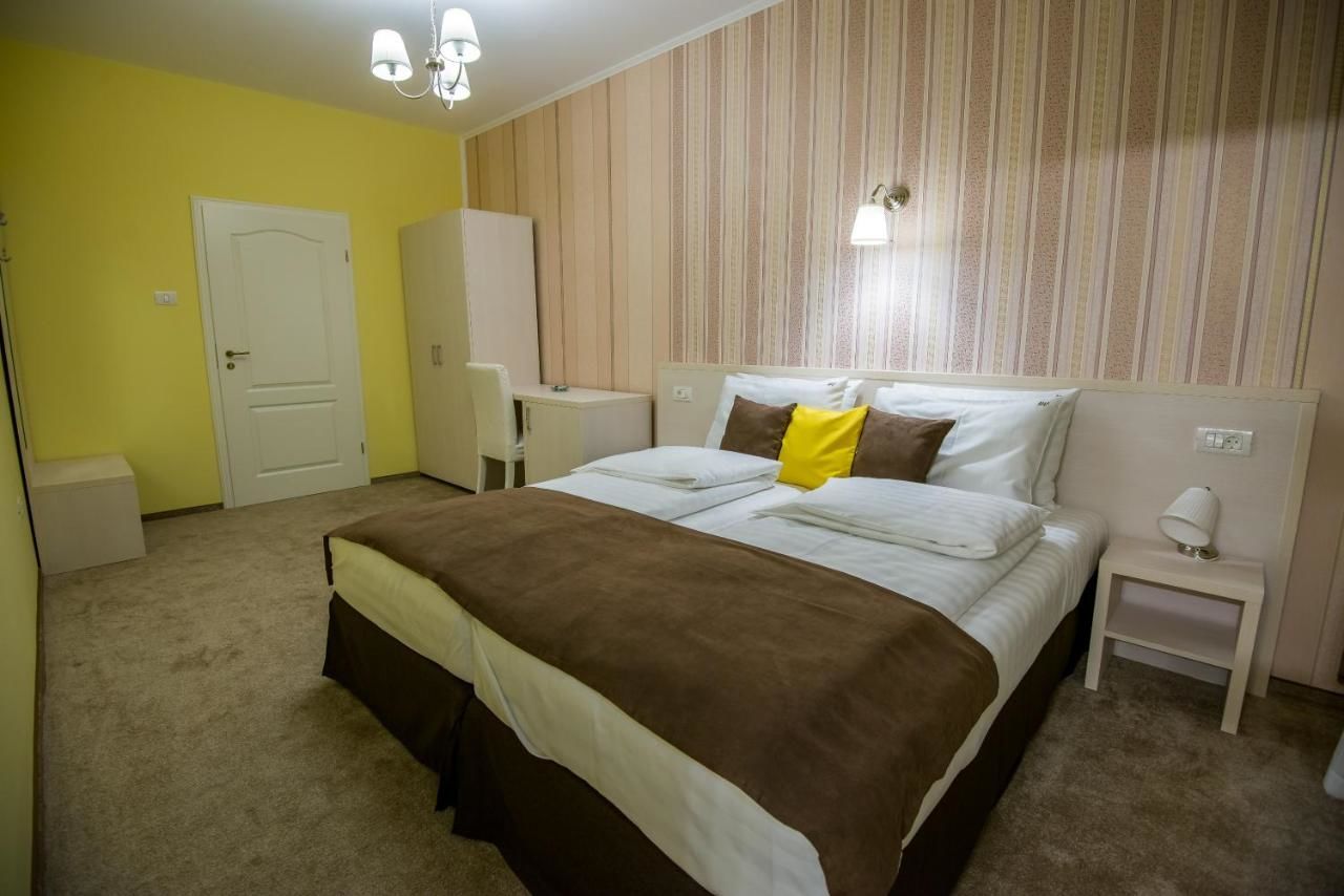 Гостевой дом Pensiunea Holiday Villa Брашов-7