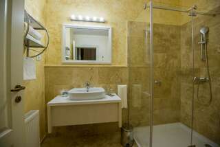 Гостевой дом Pensiunea Holiday Villa Брашов Двухместный номер с 1 кроватью-5