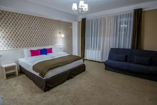 Гостевой дом Pensiunea Holiday Villa Брашов Семейный номер Делюкс-4