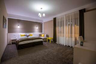 Гостевой дом Pensiunea Holiday Villa Брашов-6