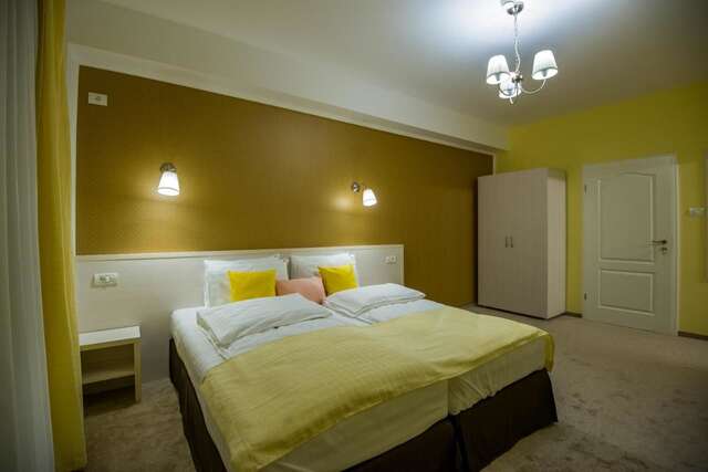 Гостевой дом Pensiunea Holiday Villa Брашов-14