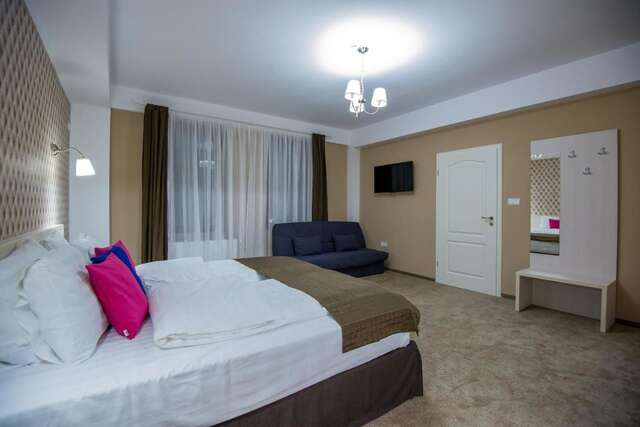 Гостевой дом Pensiunea Holiday Villa Брашов-36