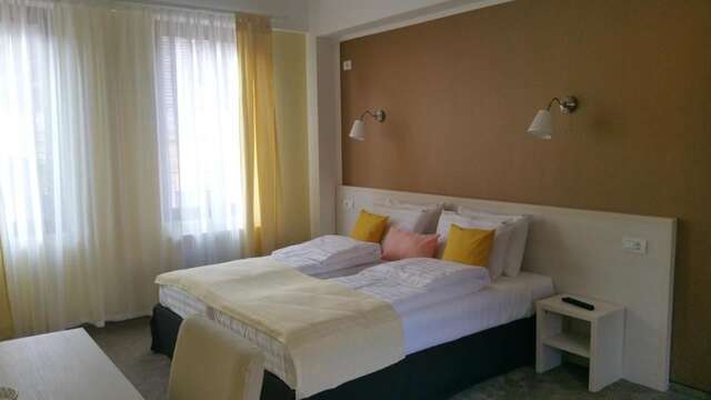 Гостевой дом Pensiunea Holiday Villa Брашов-39