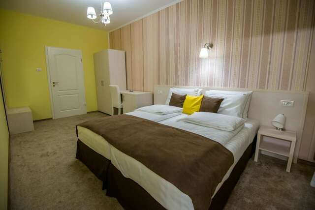 Гостевой дом Pensiunea Holiday Villa Брашов-6