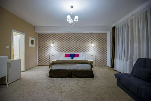 Гостевой дом Pensiunea Holiday Villa Брашов-8